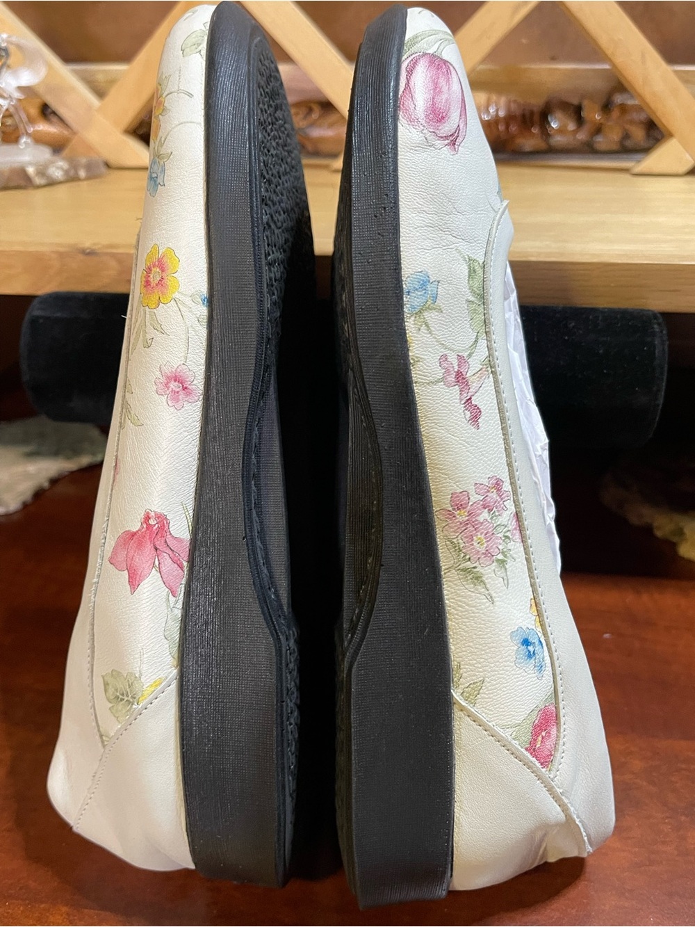 NWOT Arcopedico US Sz 8.5 Genuine Softskin Floral Leather Flats